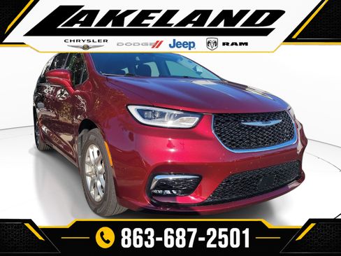 Used 2021 Chrysler Pacifica Touring w/ Cold Weather Group FWD image 1