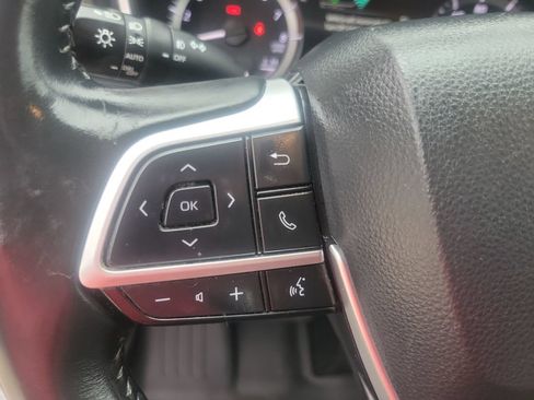 Used 2024 Toyota Highlander XLE FWD image 22