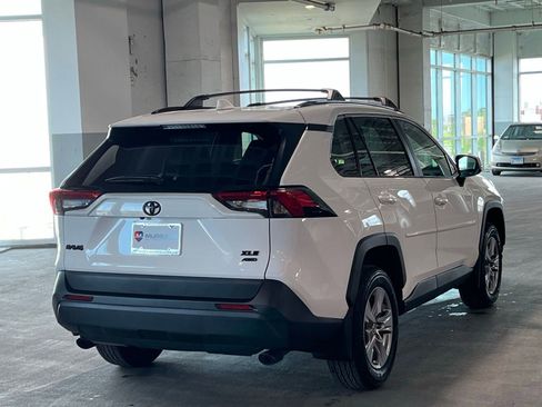 Used 2025 Toyota RAV4 XLE AWD/4WD image 11