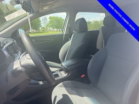 Used 2019 Kia Sorento L image 11