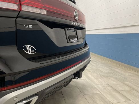 Used 2024 Volkswagen Atlas Peak Edition SE image 36