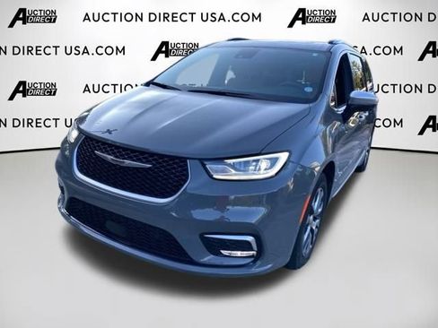 Used 2023 Chrysler Pacifica Pinnacle image 5