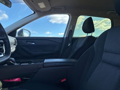 Certified 2024 Nissan Rogue SV image 32