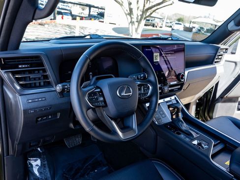 Used 2025 Lexus GX 550 w/ Accessory Package (Z1) image 19