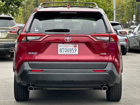Used 2021 Toyota RAV4 XLE w/ Convenience Package FWD image 5