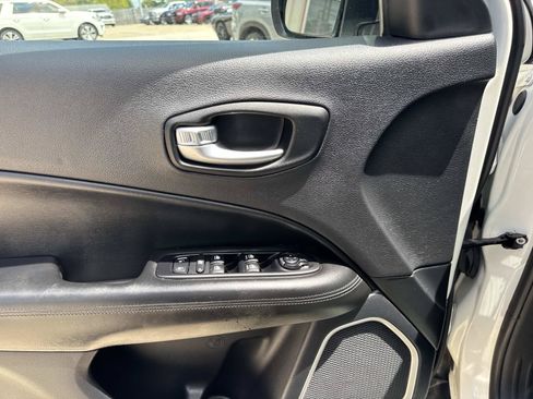 Used 2021 Jeep Compass Latitude FWD image 19