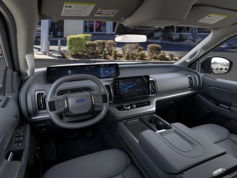 New 2026 Ford Expedition Active image 9