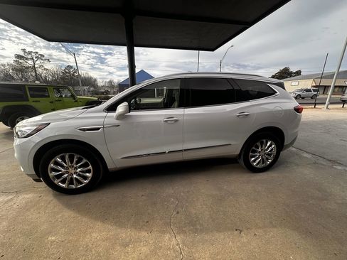 Used 2021 Buick Enclave Essence image 5