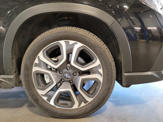 Used 2024 Subaru Ascent Limited w/ Technology Package AWD/4WD image 16
