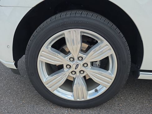 Used 2024 Ford Expedition Platinum AWD/4WD image 9