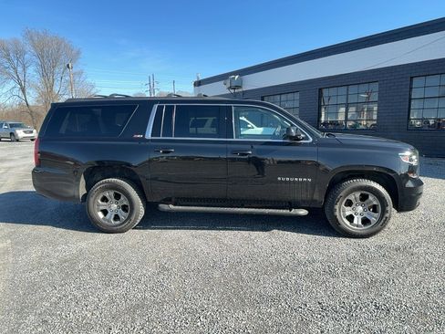 Used 2017 Chevrolet Suburban LT image 6