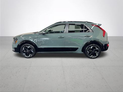 Used 2023 Kia Niro Wind w/ Wind Preserve Package FWD image 3