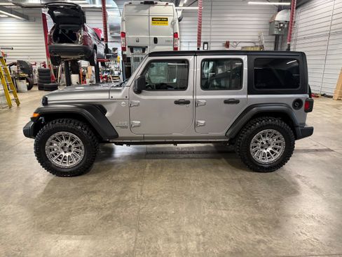 Used 2020 Jeep Wrangler Unlimited Sport AWD/4WD image 22