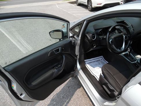 Used 2014 Ford Fiesta SE FWD image 10