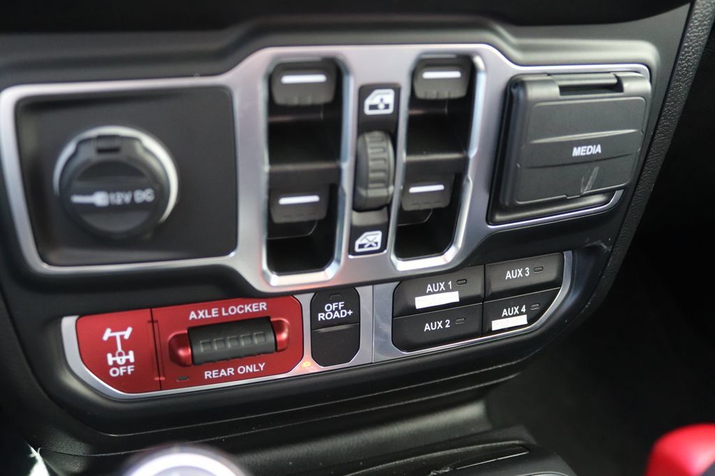 Used 2023 Jeep Gladiator Mojave w/ LED Lighting Group AWD/4WD image 7
