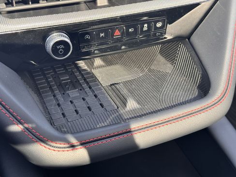 Used 2025 Ford Explorer ST image 17