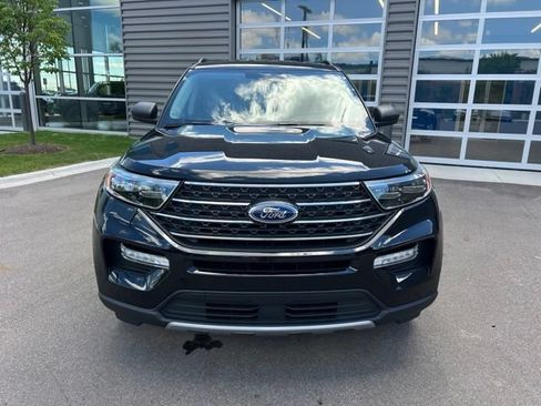 Used 2023 Ford Explorer XLT w/ Equipment Group 202A AWD/4WD image 2