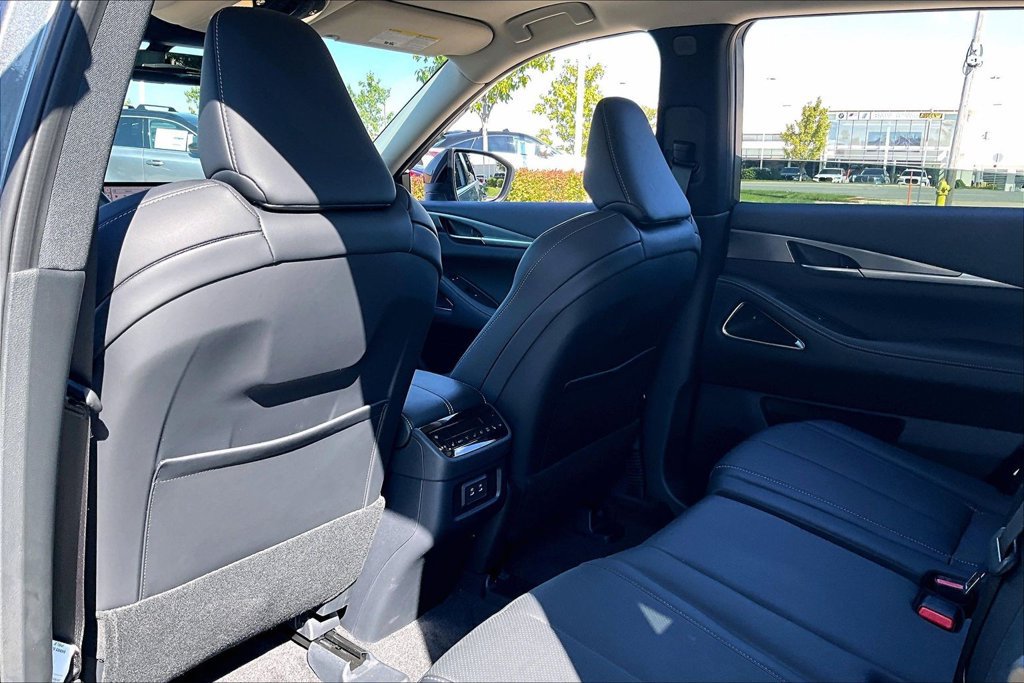 Certified 2027 INFINITI QX60 Luxe w/ Cargo Package AWD/4WD image 31