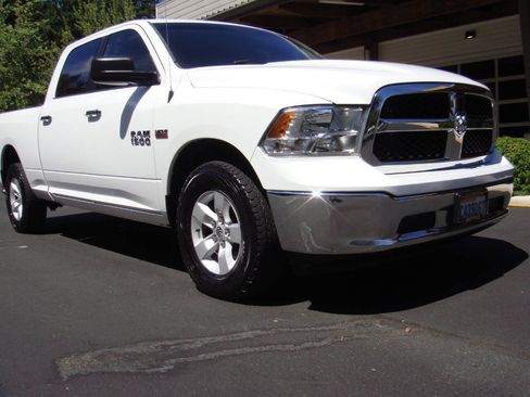 Used 2017 RAM 1500 Classic SLT AWD/4WD image 6