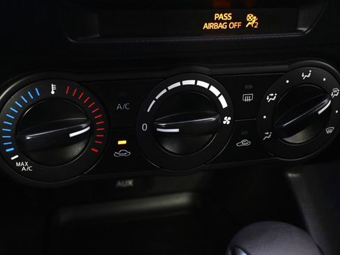 Used 2015 MAZDA MAZDA3 i SV image 28