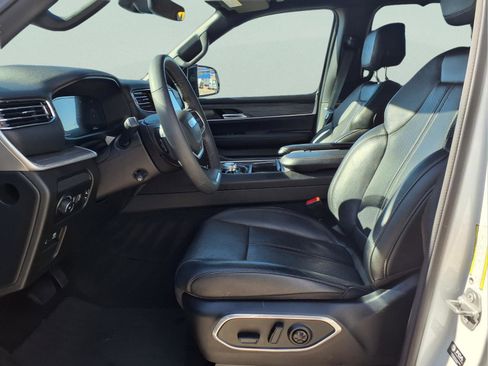 Used 2023 Jeep Wagoneer L Series III w/ Premium Group I image 11