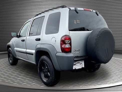 Used 2005 Jeep Liberty Sport image 4