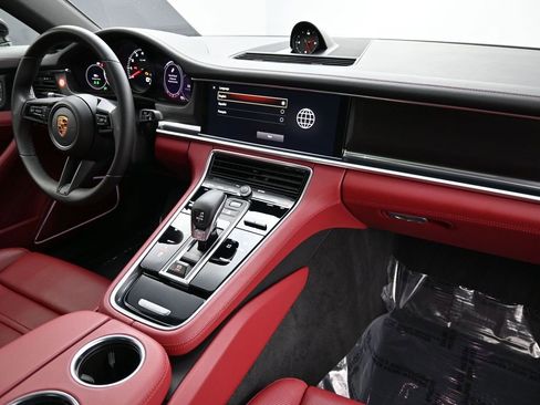 Used 2023 Porsche Panamera Platinum Edition image 30