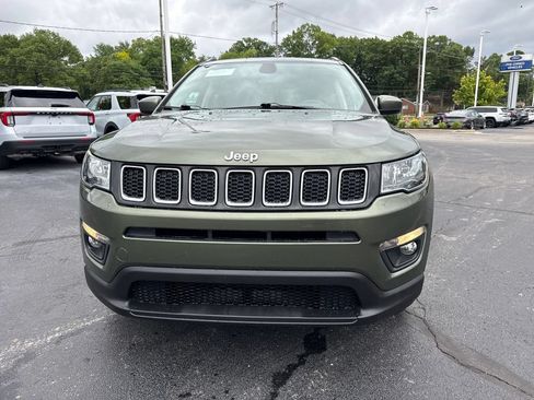Used 2019 Jeep Compass Latitude w/ Popular Equipment Group AWD/4WD image 3