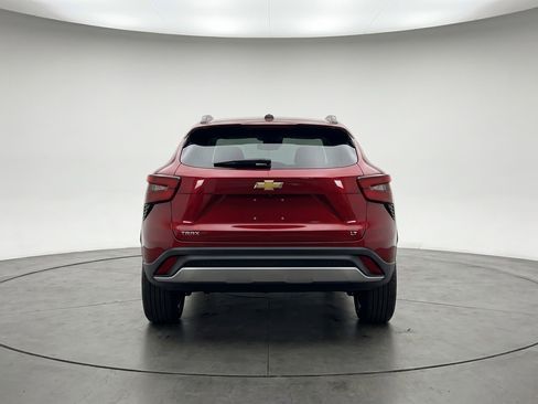 Used 2025 Chevrolet Trax LT w/ LT Convenience Package FWD image 7