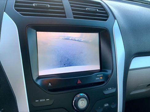 Used 2013 Ford Explorer XLT FWD image 27