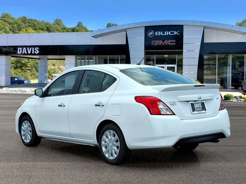 Used 2019 Nissan Versa SV FWD image 4
