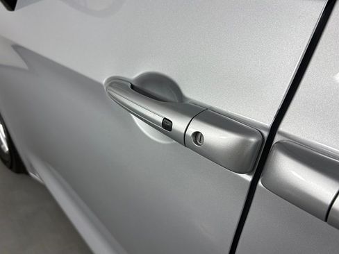 Used 2024 Chrysler Pacifica Touring-L FWD image 12