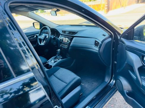 Used 2017 Nissan Rogue SV FWD image 11