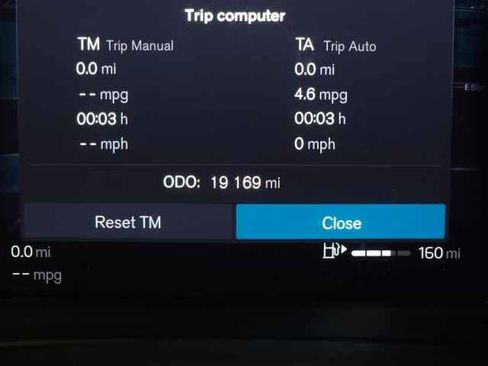 Certified 2025 Volvo XC40 B5 Core image 22