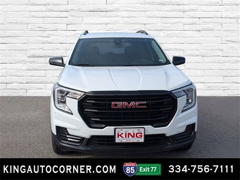 Used 2024 GMC Terrain SLE w/ Driver Convenience Package image 2