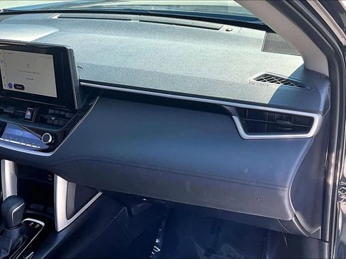 Used 2024 Toyota Corolla Cross LE w/ Moonroof Package image 19