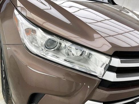 Used 2017 Toyota Highlander XLE image 26