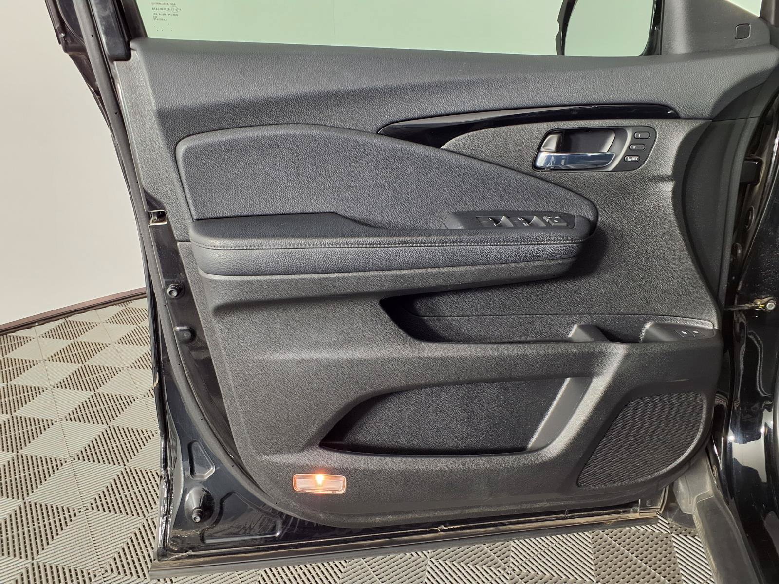 Used 2022 Honda Pilot Touring image 17