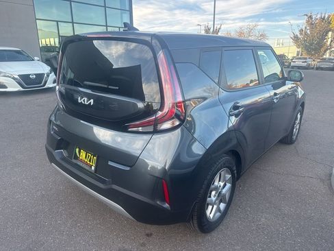 Used 2023 Kia Soul LX w/ LX Technology Package image 5