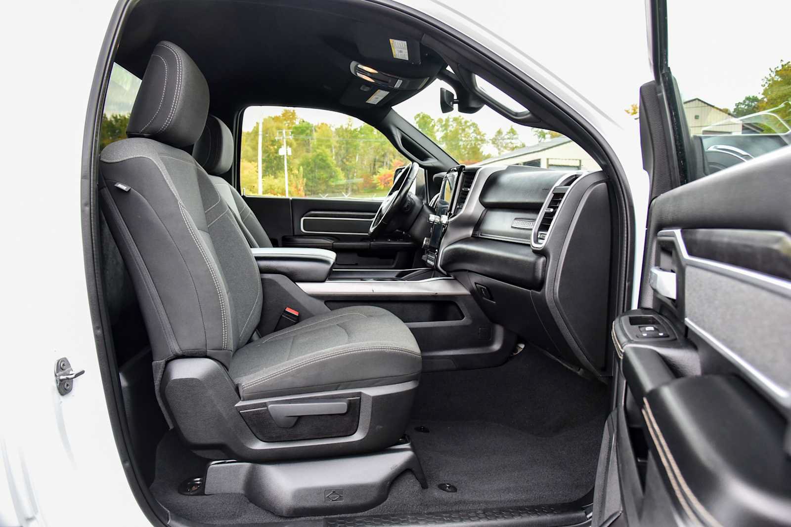 Certified 2022 RAM 3500 Big Horn w/ Level C Equiment Group AWD/4WD image 9