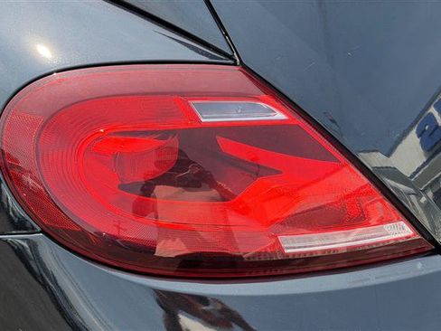 Used 2018 Volkswagen Beetle 2.0T FWD image 13