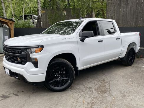 Used 2023 Chevrolet Silverado 1500 Custom AWD/4WD image 1
