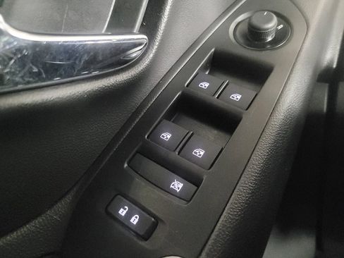 Used 2021 Chevrolet Trax LT FWD image 27