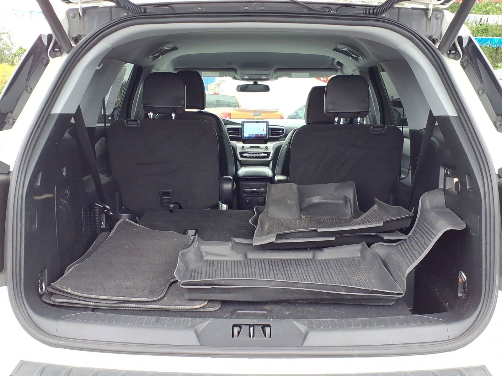 Used 2024 Ford Explorer XLT w/ Equipment Group 202A AWD/4WD image 13
