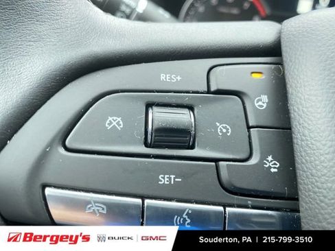 Used 2025 Cadillac XT6 Premium Luxury image 39