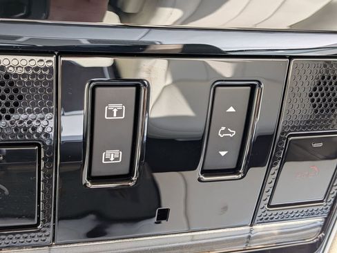 Used 2024 Land Rover Range Rover SE AWD/4WD image 24