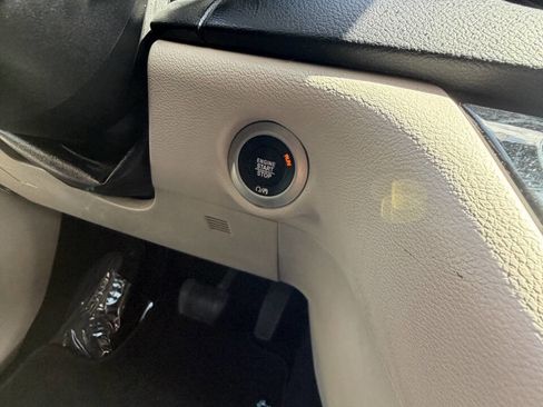 Used 2018 Chrysler Pacifica Touring-L FWD image 40