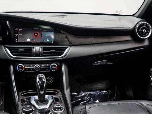 Used 2022 Alfa Romeo Giulia Ti image 16