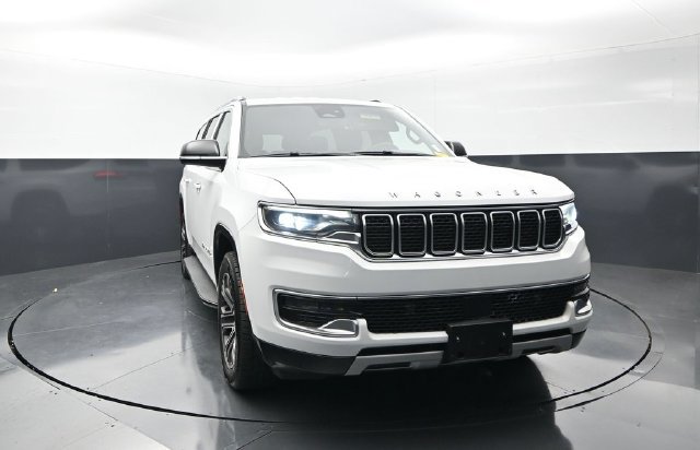 Used 2024 Jeep Wagoneer L Series II RWD image 5
