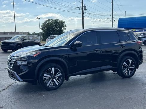 Used 2024 Nissan Rogue SL image 3